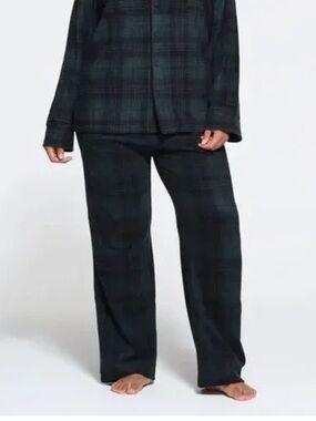 SKIMS Black and Green Plaid Christmas Lounge Bottoms